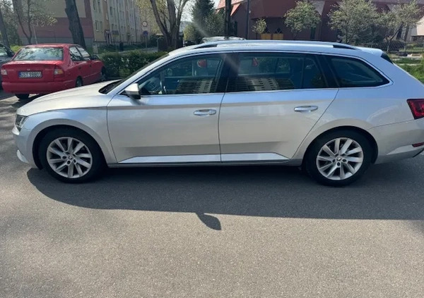 Skoda Superb cena 64249 przebieg: 173000, rok produkcji 2015 z Gdańsk małe 232